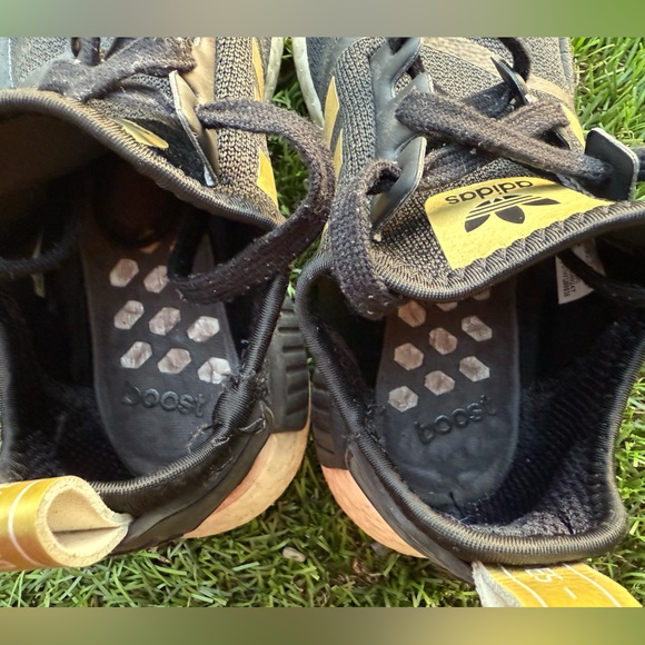 ADIDAS NMD_R1 Black/ Metallic Formstrip Sz (5 1/2) - Picture 4 of 7